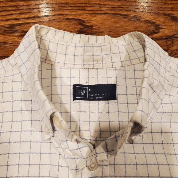 GAP Modern Oxford Button Down in White and Blue Check - Picture 2 of 3